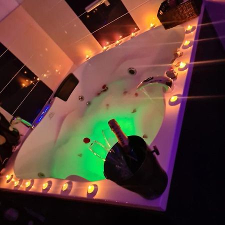 Karma Luxury Room Bukarest Exterior foto